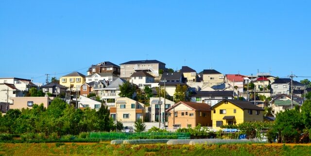 傾斜地に建つ家